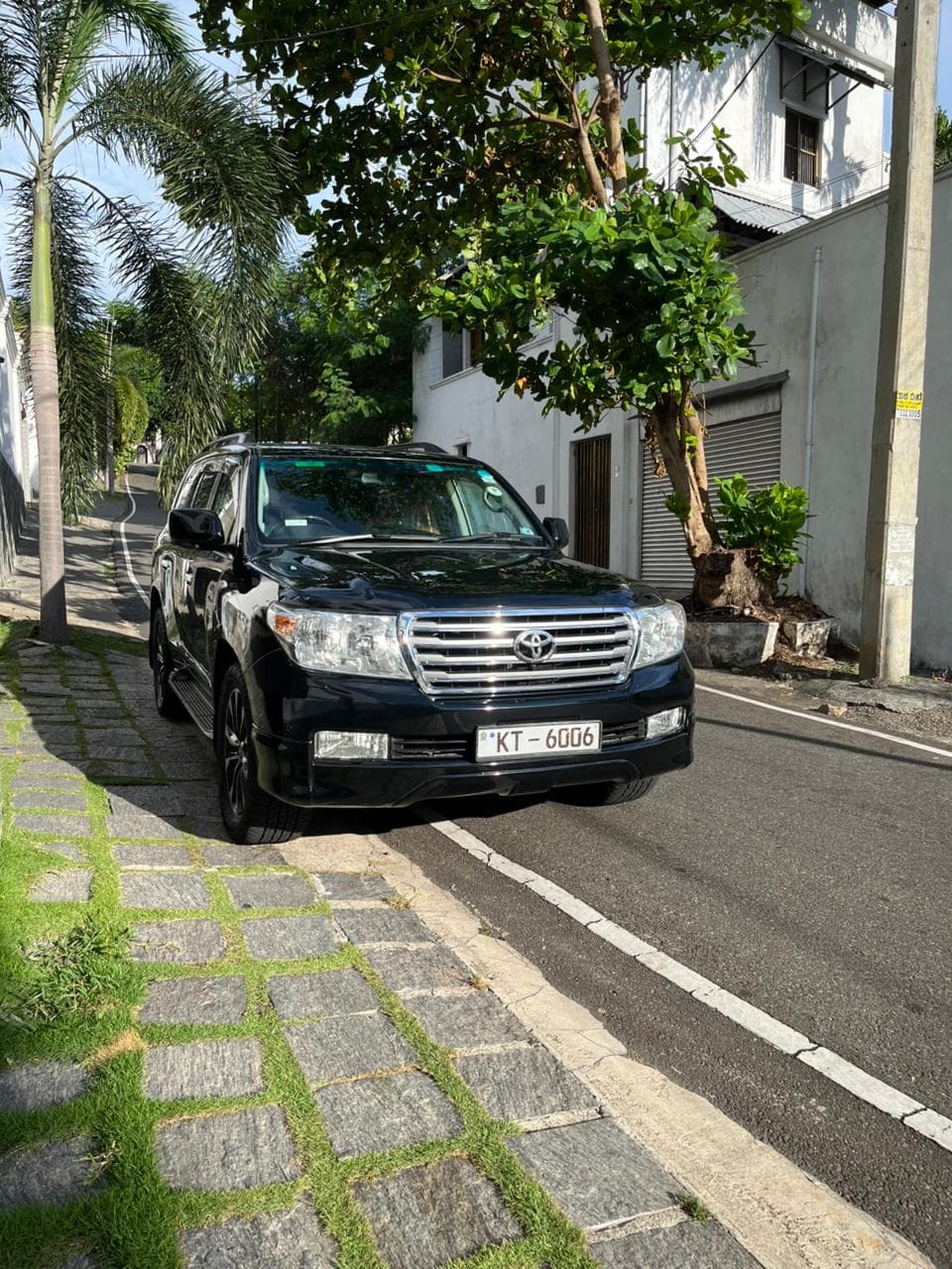 2010 Toyota Land Cruiser Sahara ZX in Black – view 1 – Colombo Motor Trading